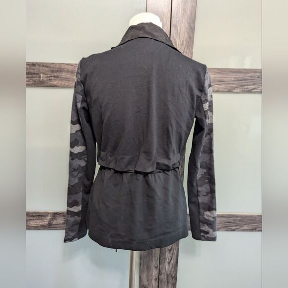 2/30 CAbi 3911 ATC Jacket size XS Black Camo - Picture 4 of 5